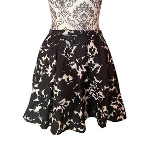 Forever 21 mini skirt black and white sz M